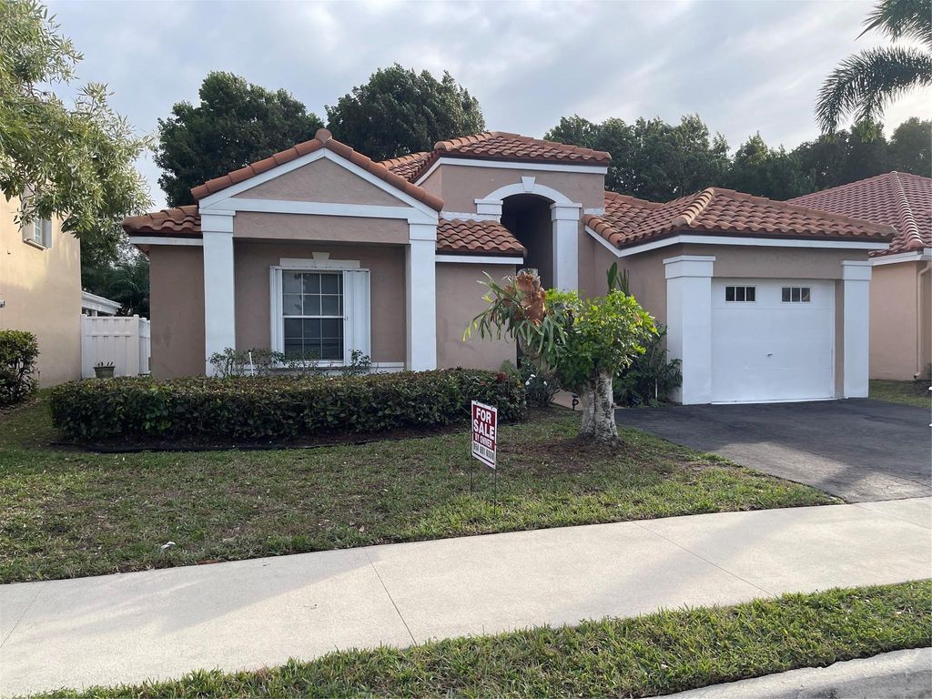 480 Somerset Way, Weston, FL 33326