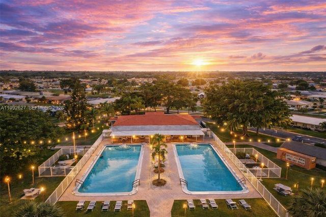 4900 NW 53rd Ct, Tamarac, FL 33319