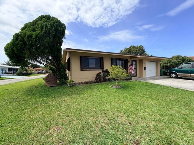 4900 NW 53rd Ct, Tamarac, FL 33319