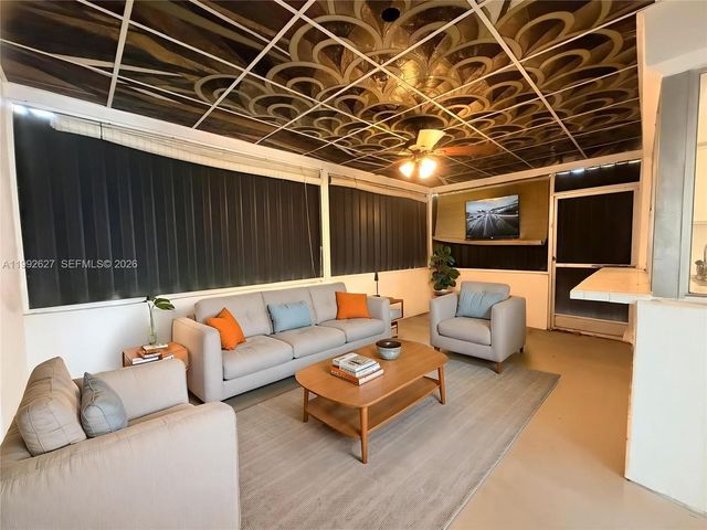 4900 NW 53rd Ct, Tamarac, FL 33319