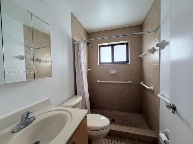 4900 NW 53rd Ct, Tamarac, FL 33319