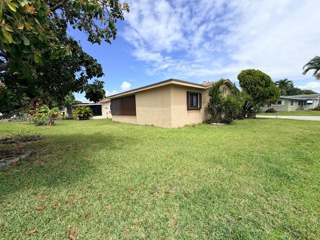 4900 NW 53rd Ct, Tamarac, FL 33319