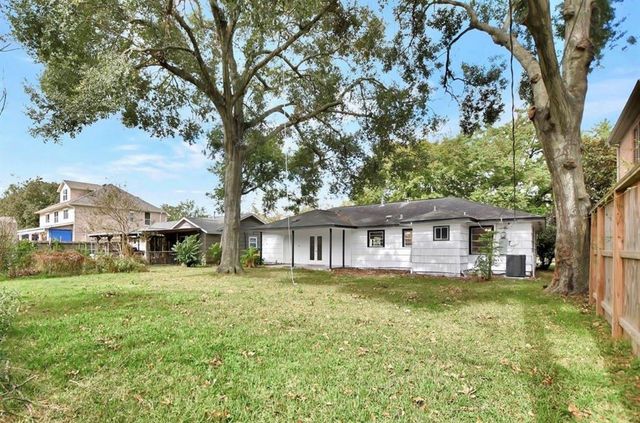 4907 Imperial Street, Bellaire, TX 77401