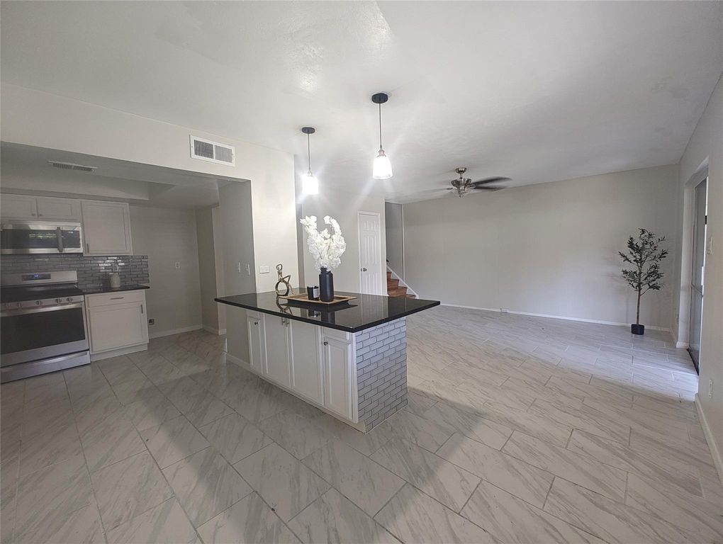 2252 Shadowdale Drive 362, Houston, TX 77043