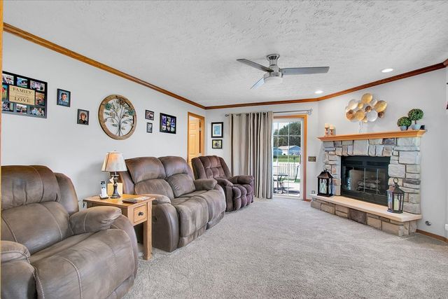 22456 S Lakepoint Court, Channahon, IL 60410