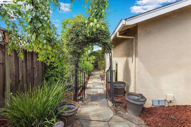 2616 Peartree Lane, San Jose, CA 95121