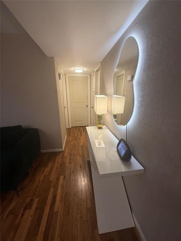 909 Silber Road 28E, Houston, TX 77024