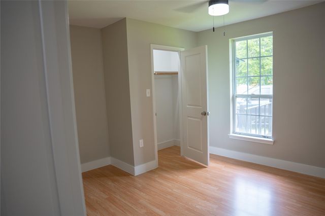 5002 Blackberry Lane, Old River-winfree, TX 77535