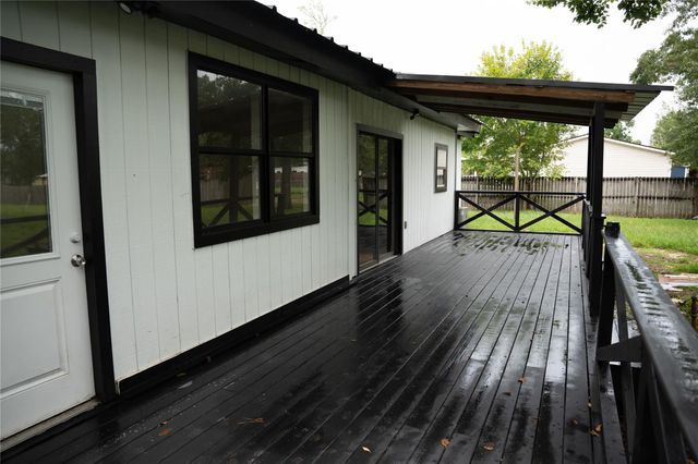 5002 Blackberry Lane, Old River-winfree, TX 77535