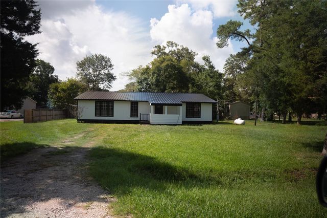 5002 Blackberry Lane, Old River-winfree, TX 77535
