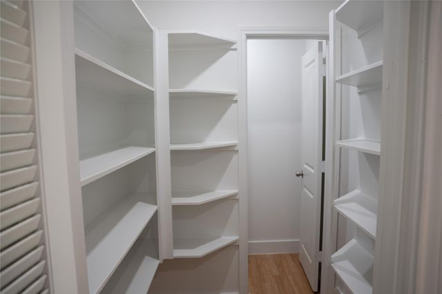 5002 Blackberry Lane, Old River-winfree, TX 77535