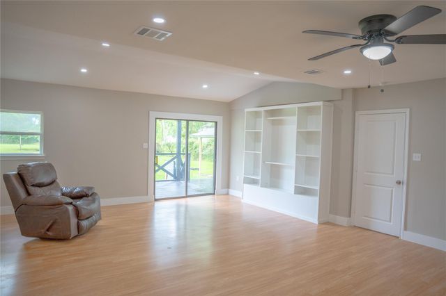 5002 Blackberry Lane, Old River-winfree, TX 77535