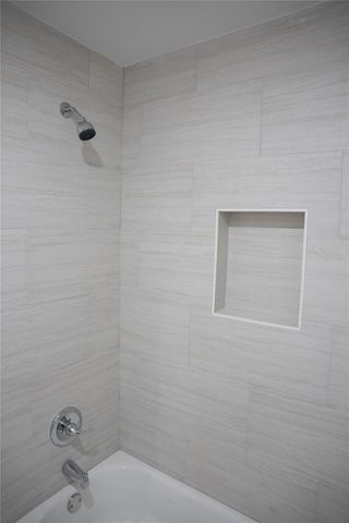 5002 Blackberry Lane, Old River-winfree, TX 77535