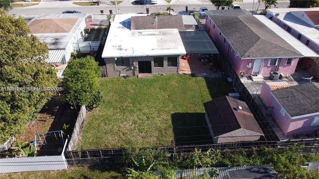 848 E 24th St, Hialeah, FL 33013