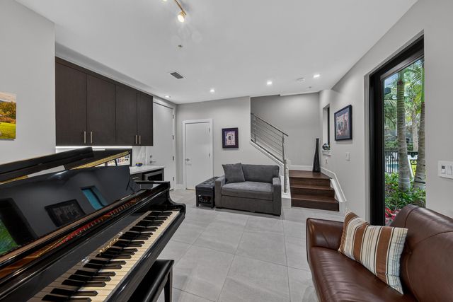 615 NE 22nd Drive, Wilton Manors, FL 33305