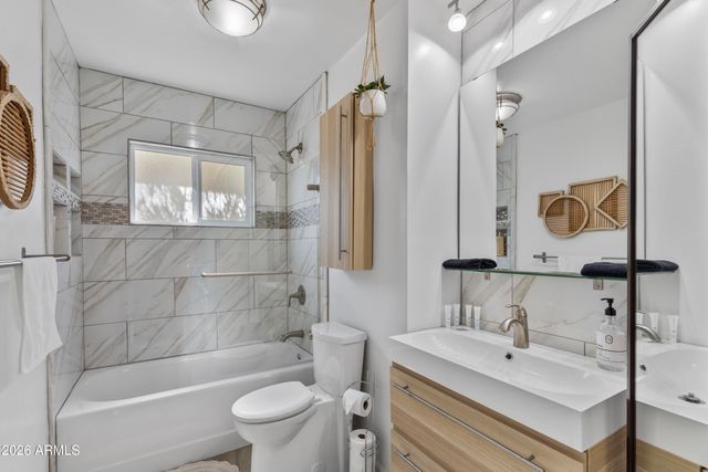 6836 E CHEERY LYNN Road, Scottsdale, AZ 85251