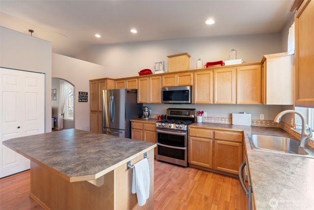 2201 Cooper Crest Street NW, Olympia, WA 98502