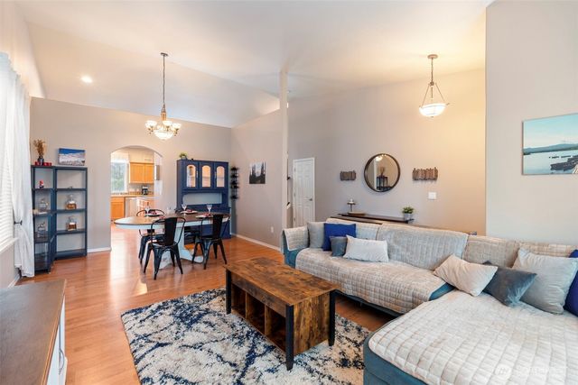 2201 Cooper Crest Street NW, Olympia, WA 98502