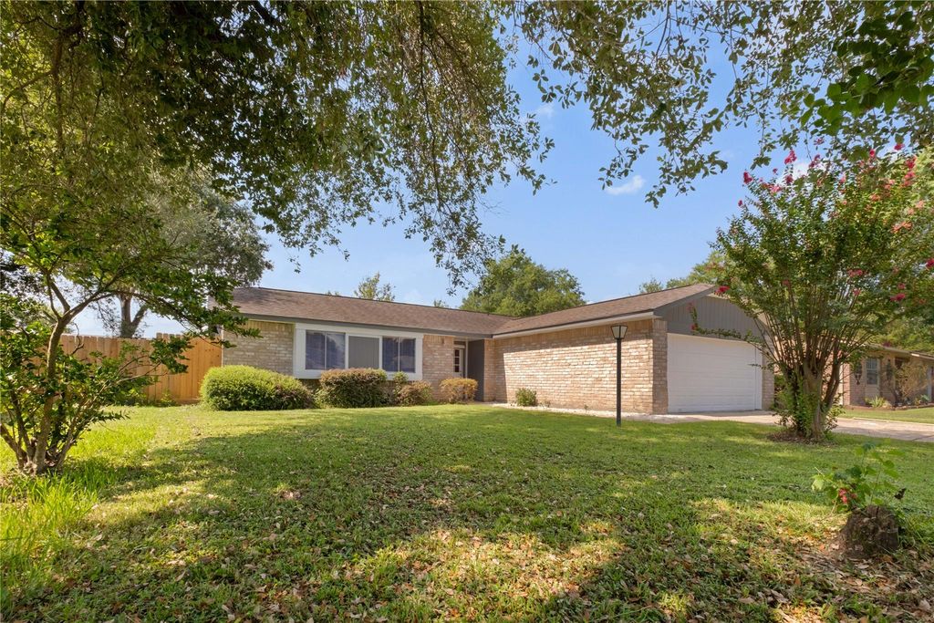 1911 Delphi Lane, Houston, TX 77067