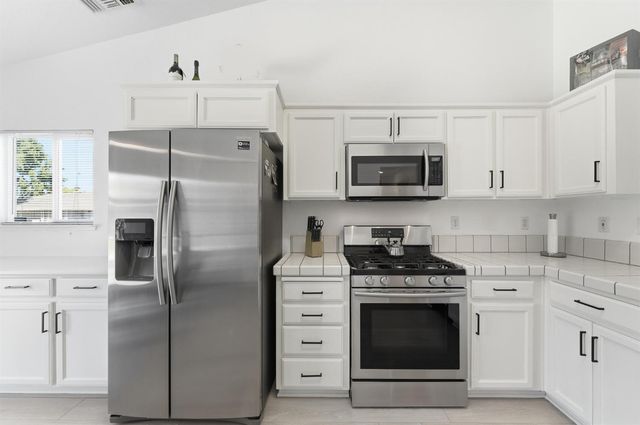 1933 Lifetime Dr, Modesto, CA 95355