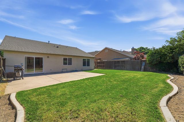 1933 Lifetime Dr, Modesto, CA 95355