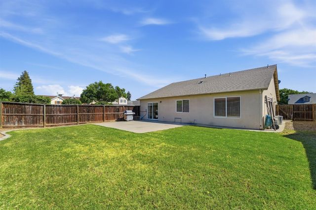 1933 Lifetime Dr, Modesto, CA 95355