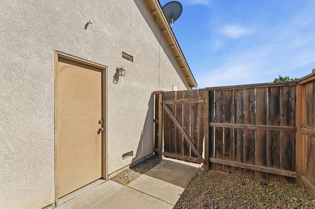 1933 Lifetime Dr, Modesto, CA 95355