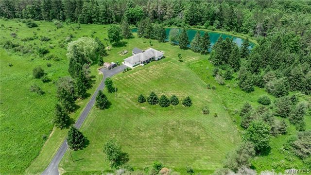 9560 Savage Road, Holland, NY 14080