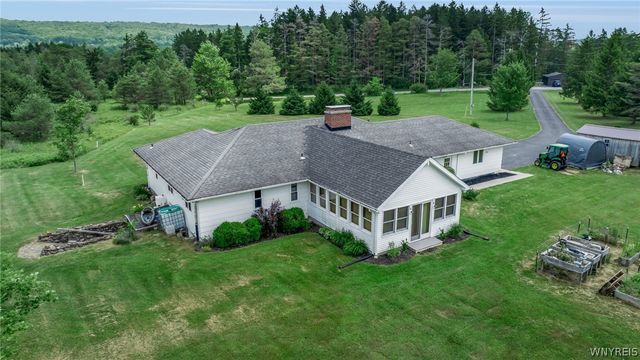 9560 Savage Road, Holland, NY 14080