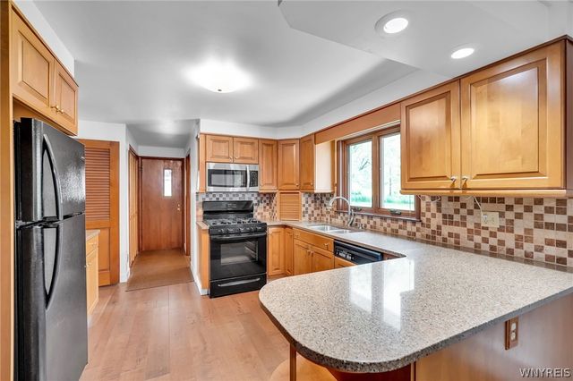 9560 Savage Road, Holland, NY 14080