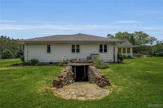 9560 Savage Road, Holland, NY 14080