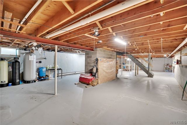 9560 Savage Road, Holland, NY 14080