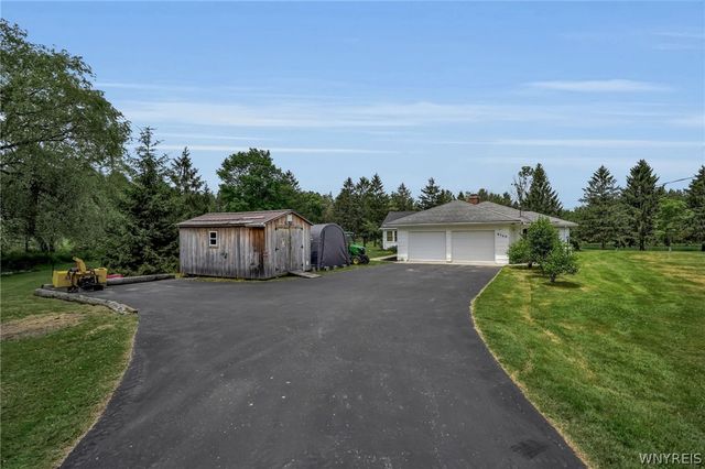 9560 Savage Road, Holland, NY 14080