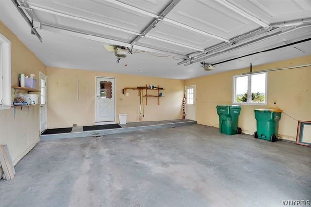 9560 Savage Road, Holland, NY 14080