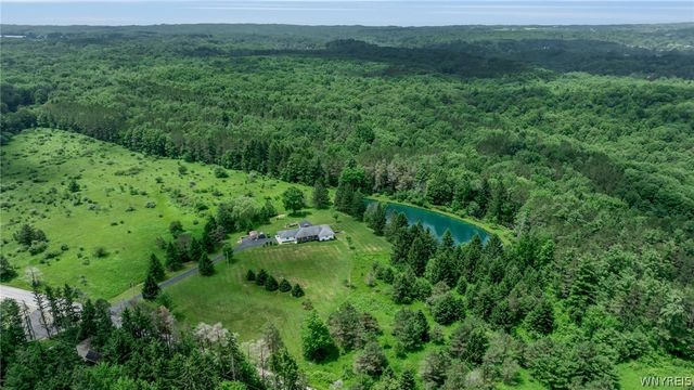 9560 Savage Road, Holland, NY 14080