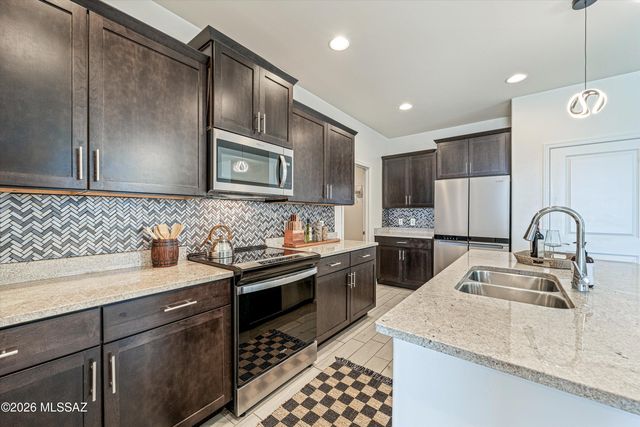 11299 S Weismann Drive, Vail, AZ 85641
