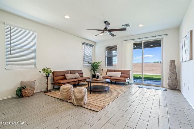 11299 S Weismann Drive, Vail, AZ 85641