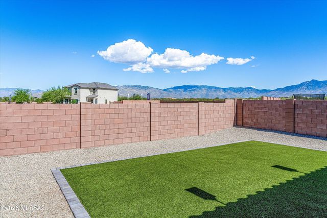 11299 S Weismann Drive, Vail, AZ 85641