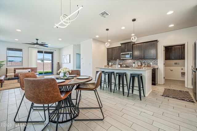 11299 S Weismann Drive, Vail, AZ 85641