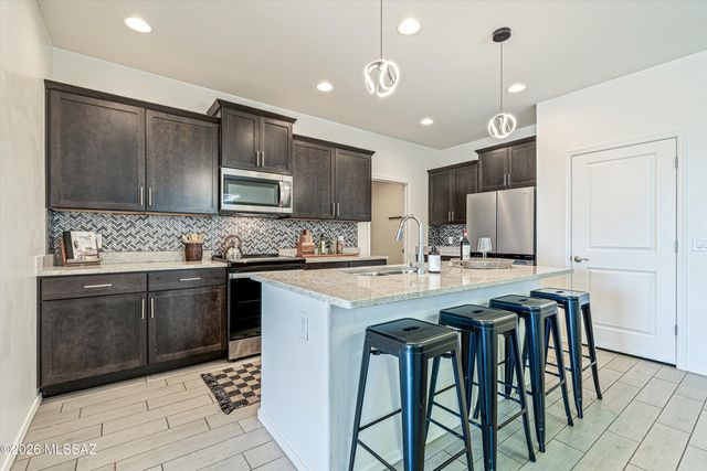 11299 S Weismann Drive, Vail, AZ 85641