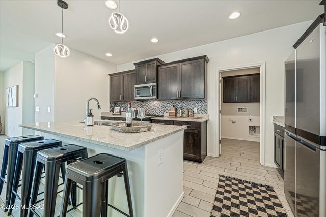 11299 S Weismann Drive, Vail, AZ 85641