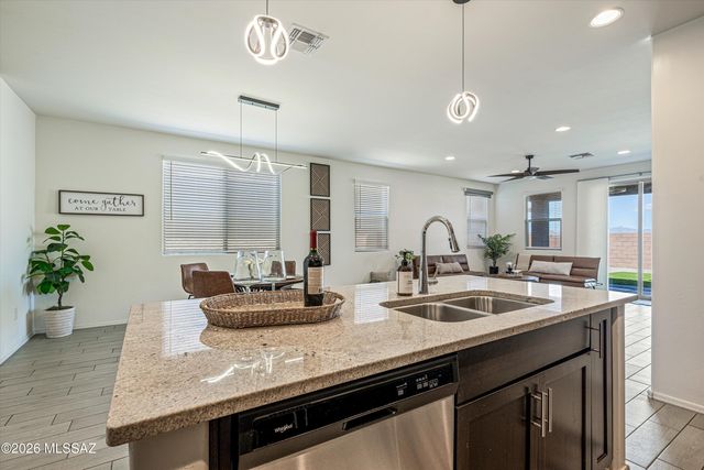11299 S Weismann Drive, Vail, AZ 85641