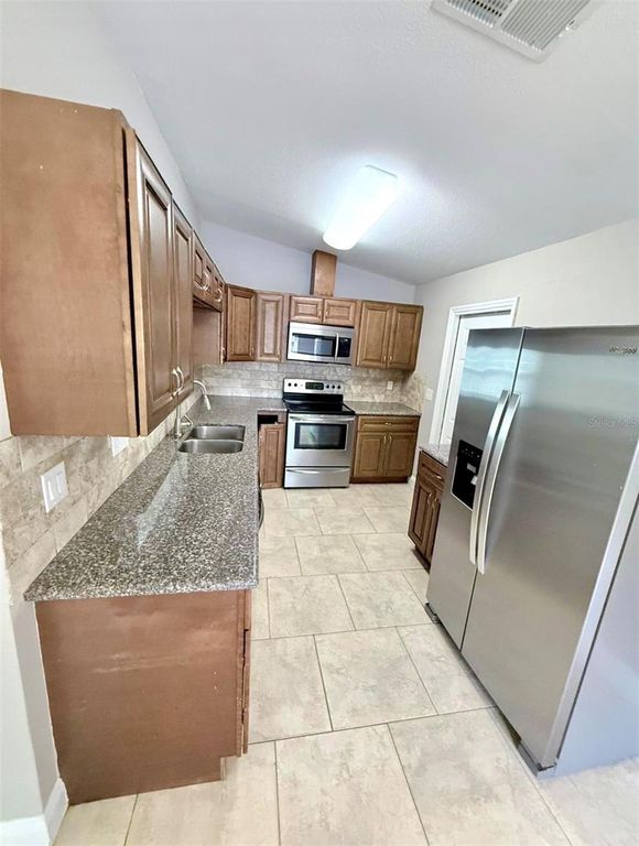 Image 6 of property listing at 2423 23RD STREET, Sarasota, FL 34234