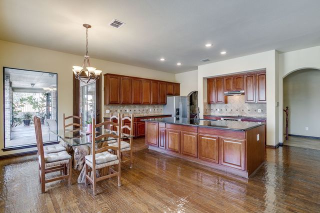 1302 Killian Drive, Mansfield, TX 76063