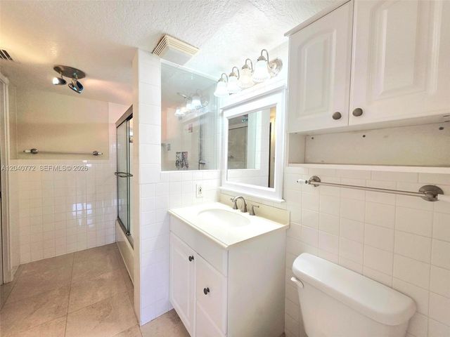 1400 NE 57th Court 202, Fort Lauderdale, FL 33334