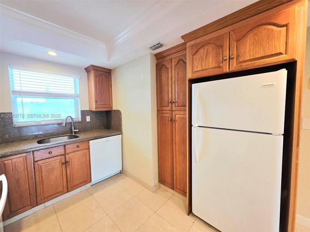 1400 NE 57th Court 202, Fort Lauderdale, FL 33334