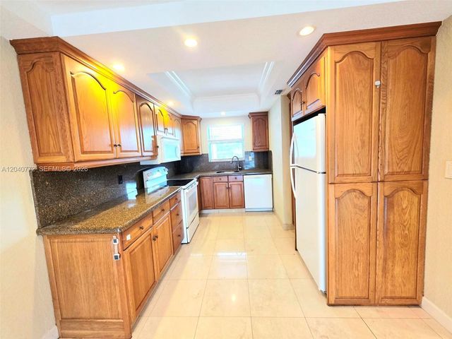 1400 NE 57th Court 202, Fort Lauderdale, FL 33334