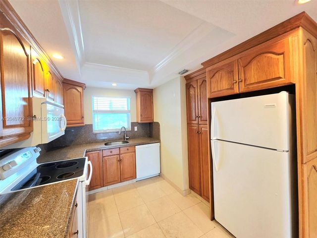 1400 NE 57th Court 202, Fort Lauderdale, FL 33334