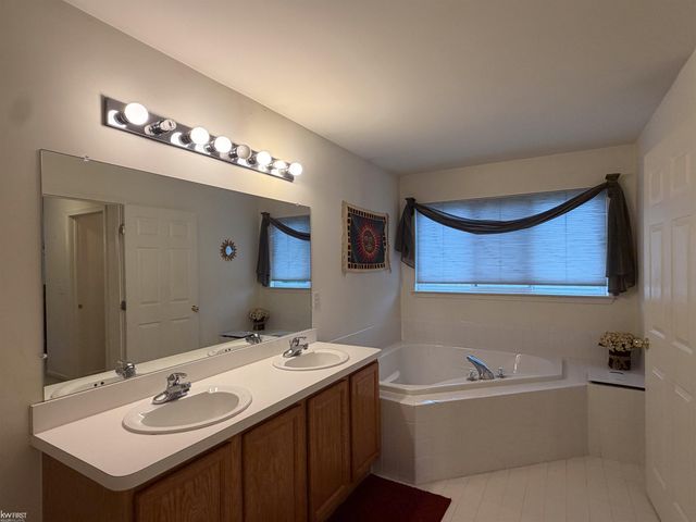 2295 Hidden Forest Drive, Grand Blanc Twp, MI 48439