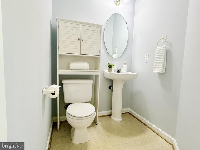 7006 ROGUE FOREST LN, Gainesville, VA 20155
